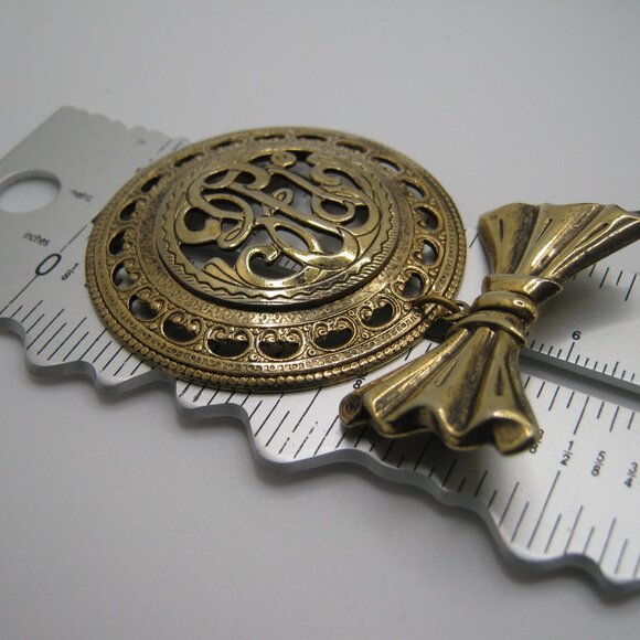 Preppy Vintage Pin Brooch - Picture 4 of 4